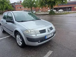 Ljusgrå (grå) Begagnad 2006 Renault Mégane II Halvkombi | 24 000 kr (Bra pris)