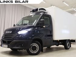 Mörkblå (blå) Begagnad 2023 Iveco Daily Van | 354 900 kr (Superpris)