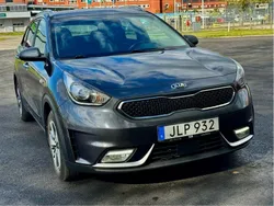 Grå Begagnad 2018 Kia Niro Advance SUV | 135 000 kr (Marknadspris)