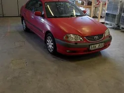 Röd Begagnad 2000 Toyota Avensis Sedan | 10 000 kr (Superpris)