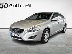 Ljusgrå (grå) Begagnad 2011 Volvo V60 Momentum Kombi | 119 900 kr (Marknadspris)