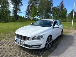 Vit Begagnad 2014 Volvo V60 Momentum Kombi | 109 900 kr (Marknadspris)