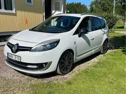 Vit Begagnad 2013 Renault Grand Scénic III Bose Edition Minibuss | 48 900 kr (Bra pris)