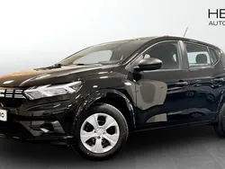 Svart (black) Ny 2025 Dacia Sandero Essentiel Halvkombi | 200 700 kr (Marknadspris)
