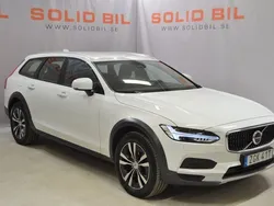 Vit Begagnad 2021 Volvo V90 CC Momentum Kombi | 339 900 kr (Marknadspris)