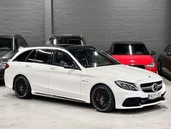 Vit (vit metallic) Begagnad 2016 Mercedes C63S AMG AMG Kombi | 479 900 kr (Marknadspris)