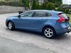 Blå Begagnad 2016 Volvo V40 Momentum Kombi | 122 000 kr (Marknadspris)