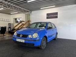 Ljusblå Begagnad 2002 VW Polo Halvkombi | 19 900 kr (Marknadspris)