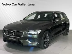 Grå Begagnad 2022 Volvo V60 Kombi | 374 900 kr (Marknadspris)