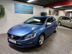 Blå Begagnad 2017 Volvo V60 R-Design Kombi | 155 000 kr (Superpris)