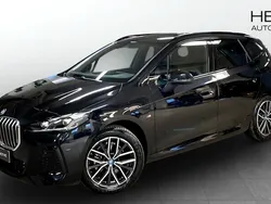 Svart (black) Begagnad 2024 BMW 225 M Sport Halvkombi | 428 700 kr (Marknadspris)