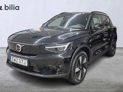 Svart Begagnad 2024 Volvo XC40 Plus SUV | 429 000 kr (Marknadspris)