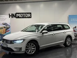 Vit Begagnad 2017 VW Passat GTE Kombi | 212 900 kr (Marknadspris)