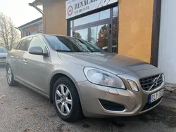 Ljusbrun (brun) Begagnad 2011 Volvo V60 Momentum Kombi | 79 900 kr (Marknadspris)