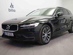 Svart Begagnad 2022 Volvo V60 Kombi | 329 500 kr (Marknadspris)