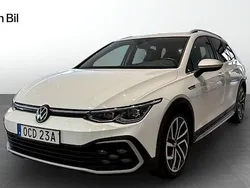 Vit (pure white) Begagnad 2022 VW Golf Alltrack Kombi | 299 500 kr (Marknadspris)