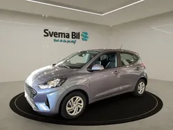 Meta blue metallic Ny 2024 Hyundai i10 Essential Halvkombi | 186 400 kr (Marknadspris)