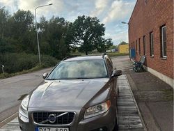 Grå Begagnad 2010 Volvo V70 Momentum Kombi | 65 000 kr (Marknadspris)