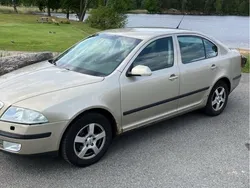 Brun Begagnad 2006 Skoda Octavia Halvkombi | 18 000 kr (Marknadspris)
