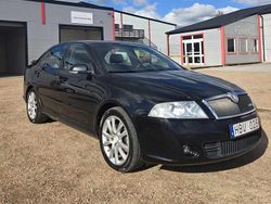 Svart Begagnad 2008 Skoda Octavia RS Halvkombi | 59 900 kr (Marknadspris)