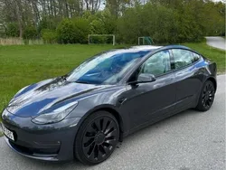 Grå Begagnad 2022 Tesla Model 3 Performance Sedan | 429 000 kr