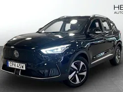Svart (black) Begagnad 2022 MG ZS Luxury Sedan | 244 900 kr (Bra pris)