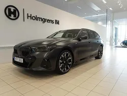 Grå Begagnad 2025 BMW 550e M Sport Kombi | 1 029 900 kr