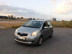 Grå Begagnad 2005 Toyota Yaris Halvkombi | 29 000 kr (Lite dyr)