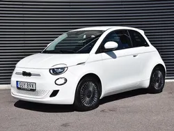 Vit Begagnad 2022 Fiat 500e Icon Halvkombi | 174 900 kr (Marknadspris)