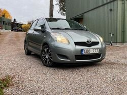 Grå Begagnad 2009 Toyota Yaris Halvkombi | 31 000 kr (Marknadspris)