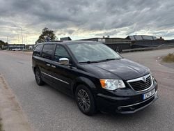 Svart Begagnad 2015 Lancia Voyager Minibuss | 159 900 kr (Dyr)