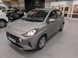 Grå Begagnad 2023 Hyundai i10 Essential Halvkombi | 128 900 kr (Bra pris)