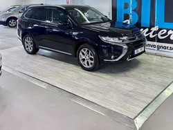 Svart Begagnad 2016 Mitsubishi Outlander P-HEV SUV | 149 000 kr (Marknadspris)