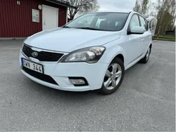 Vit Begagnad 2010 Kia Ceed 2 Halvkombi | 39 000 kr (Marknadspris)