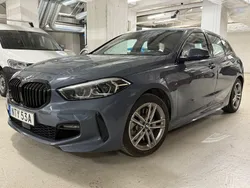 Mörkgrå Begagnad 2022 BMW 120 M Sport Halvkombi | 299 900 kr (Bra pris)
