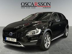 Svart Begagnad 2016 Volvo V60 CC Summum Kombi | 154 900 kr (Marknadspris)