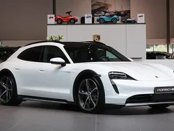 Vit Begagnad 2021 Porsche Taycan Cross Turismo Sedan | 695 000 kr (Dyr)