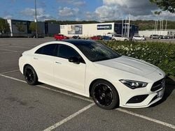 Vit Begagnad 2021 Mercedes CLA200 AMG Sportkupé | 349 000 kr (Lite dyr)