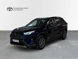 Mörkblå (blå) Begagnad 2022 Toyota RAV4 Hybrid Executive SUV | 394 900 kr (Bra pris)