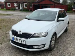 Vit Begagnad 2015 Skoda Rapid Halvkombi | 70 000 kr (Marknadspris)