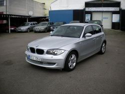 Ljusgrå (grå) Begagnad 2009 BMW 118 Advantage Halvkombi | 54 999 kr (Marknadspris)