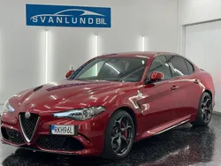 Röd Begagnad 2016 Alfa Romeo Giulia Quadrifoglio Sedan | 579 800 kr (Marknadspris)