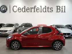 Röd Begagnad 2020 Toyota Yaris Hybrid Style Halvkombi | 218 800 kr (Marknadspris)