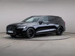 Svart (onyx black (metallic)) Begagnad 2021 Volvo V60 R-Design Kombi | 345 000 kr (Marknadspris)