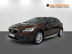 Brun Begagnad 2016 Volvo V40 CC Summum Kombi | 199 000 kr (Marknadspris)