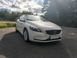 Vit Begagnad 2013 Volvo V40 Summum Kombi | 123 500 kr (Marknadspris)