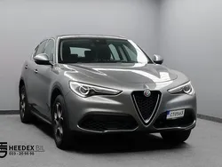 Grå Begagnad 2017 Alfa Romeo Stelvio Super SUV | 239 800 kr (Marknadspris)
