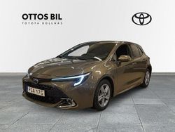 Grön Begagnad 2023 Toyota Corolla Hybrid Style Halvkombi | 299 000 kr (Marknadspris)
