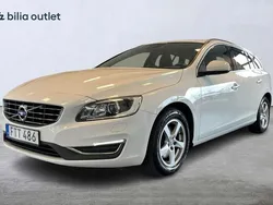 Vit Begagnad 2015 Volvo V60 Momentum Kombi | 134 900 kr (Marknadspris)