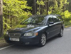 Blå Begagnad 2004 Volvo V70 Momentum Kombi | 39 900 kr (Marknadspris)